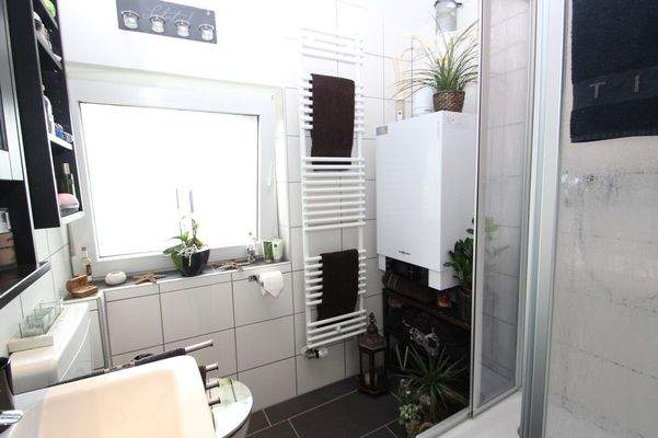 Helles Duschbad mit Fenster...