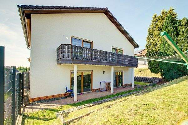 Rückansicht und Terrasse