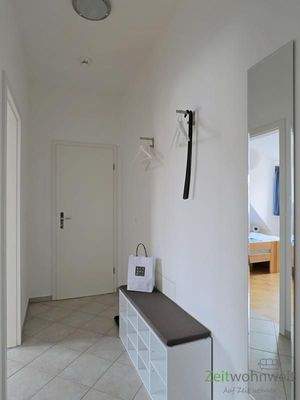 Wohnungsflur mit Garderobe