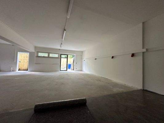 Produktions-/ Lagerhalle