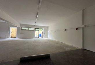 Produktions-/ Lagerhalle