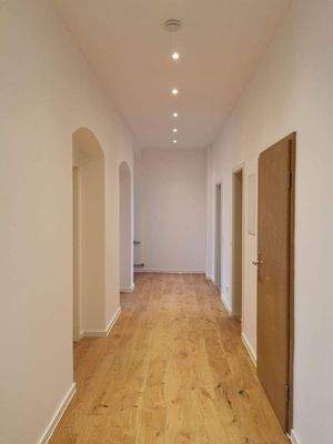 Flure mit Deckenspots.jpg