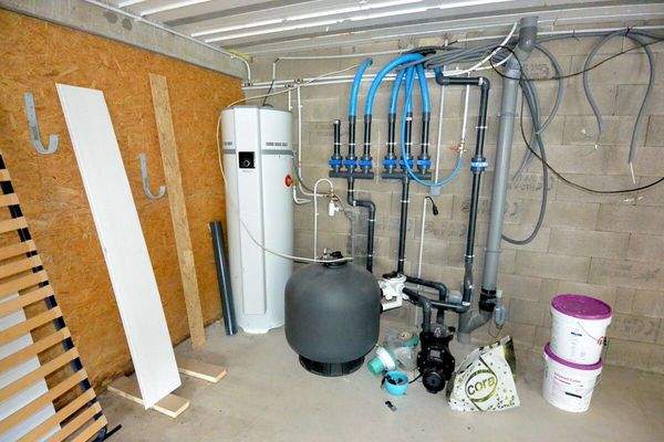 47  Schwimmbad Anlage