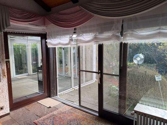 Ausgang zu Wintergarten u. Terrasse 