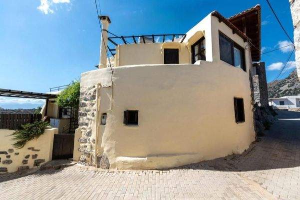 Kreta, Elounda: Charmantes Dorfhaus mit Innenhof und Terrassen mit Meerblick
