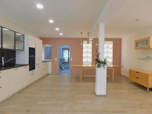 GB3 Blick i.d. Wohn-Essbereich