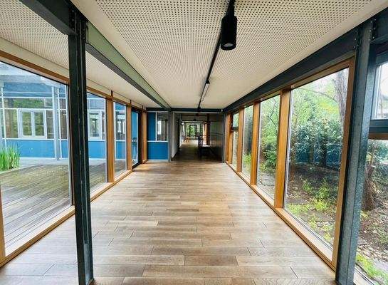 Flur zwischen den Flügeln 