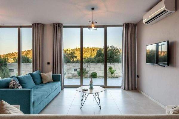 Kreta, Stalos: 2 unabhängige Wohnungen in Strandnähe zu verkaufen