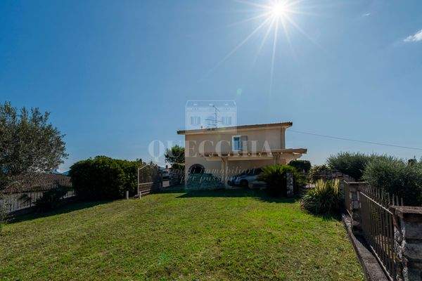 Fassade + Privatgarten