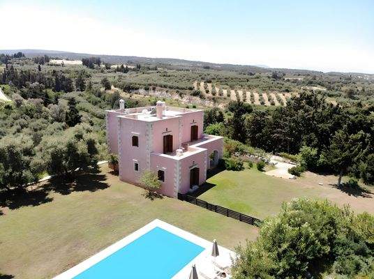 Traditionelle Steinvilla bei Plevriana auf Kreta m