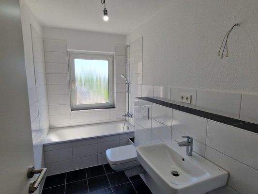 6 Tageslichtbad mit Wanne