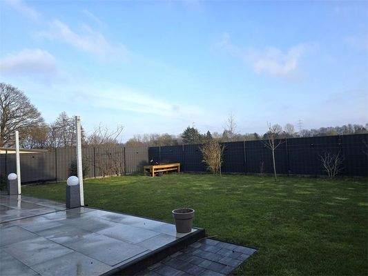 Blick in den voll umzäunten Ga