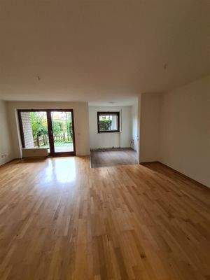 Wohnzimmer, Bild 2, mit offenem Küchenbereich