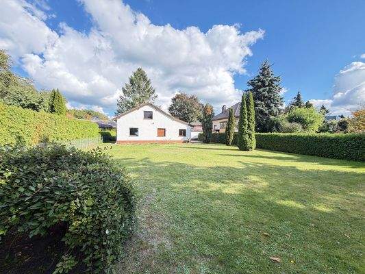 großzügig geschnittener Garten