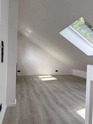 =?UTF-8?Q?Offenes_Zimmer_DG_/_B=C3=BCro?=