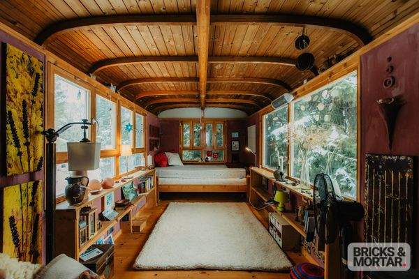 Schlafbereich im Gartenbauwagen