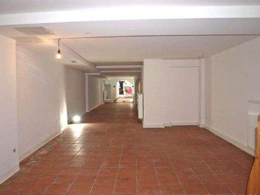 Großer Raum im Erdgeschoss mit Ambiente