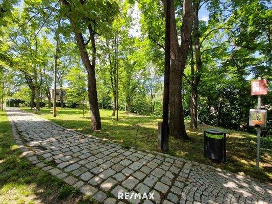 Park neben dem Grundstück