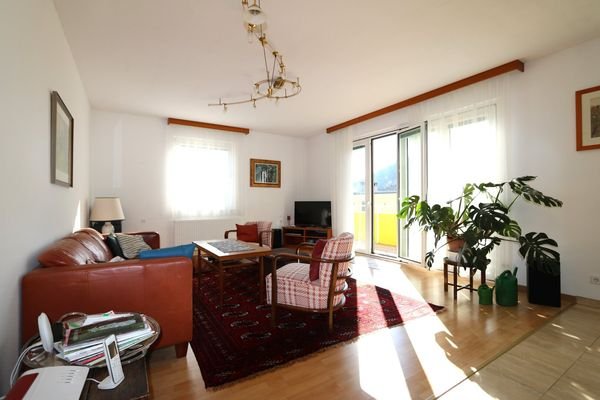 Wohnbereich mit Zugang zur Loggia