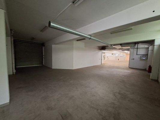 Grosser leerer Lagerraum