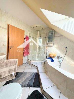 Bad mit Wanne & Dusche