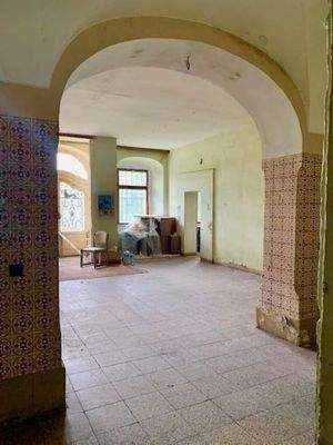 Deckenhöhe zwischen 3,55 und 4,35 Metern