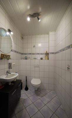 Gäste-WC mit Platz für eine Dusche