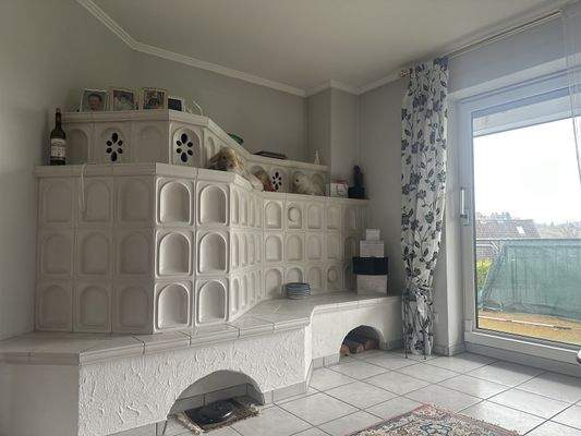 Kachelofen im Wohnzimmer Einheit 2