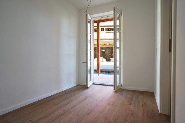 Leseecke mit Zugang zur Terrasse + Garten 