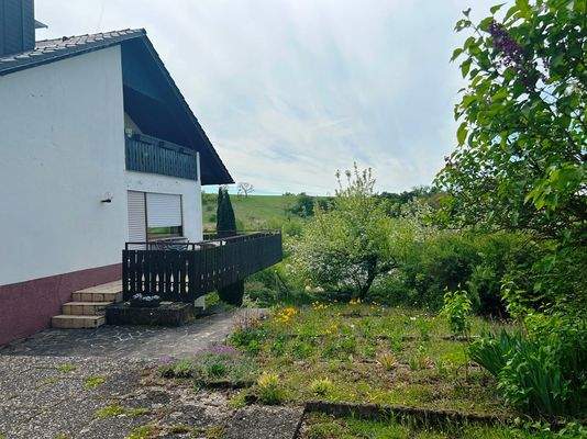 Garten neben dem Haus