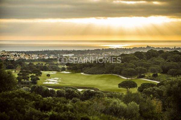 Panoramic Sea and Golf-View Land in Sotogrande Cádiz