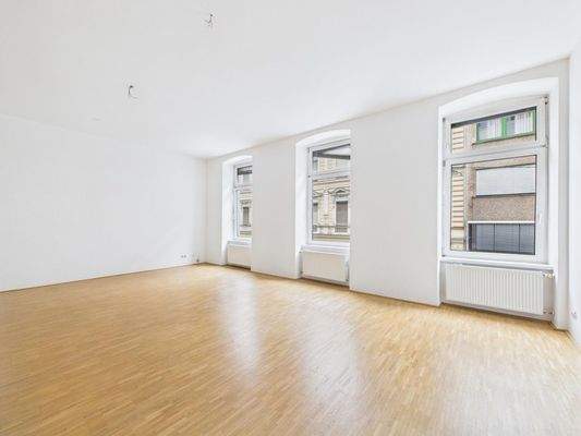 CAM04191G0-PR0046-STILL004