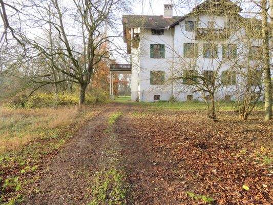 Zufahrt und Hofraum 