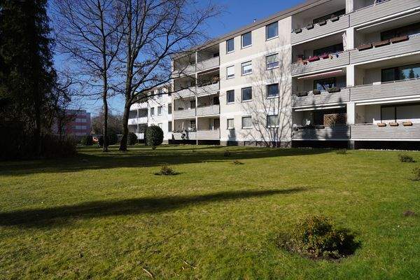 gepflegte Außenanlage