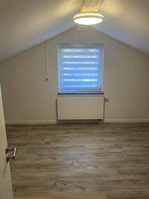 Zimmer DG mit Schräge