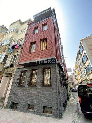 Renovated Building Suitable for Airbnb in Istanbul Fatih