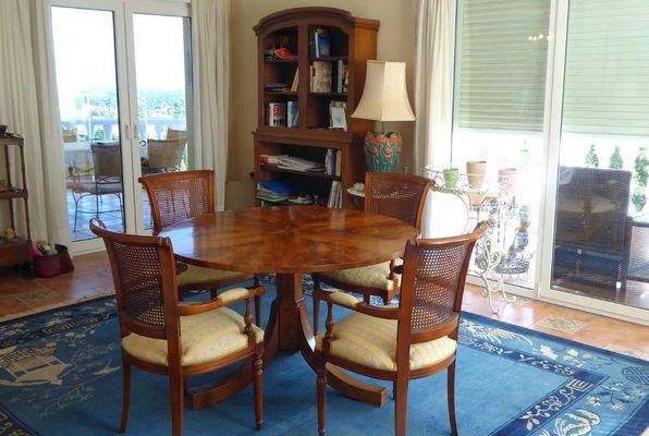 PE dining comedor.jpg