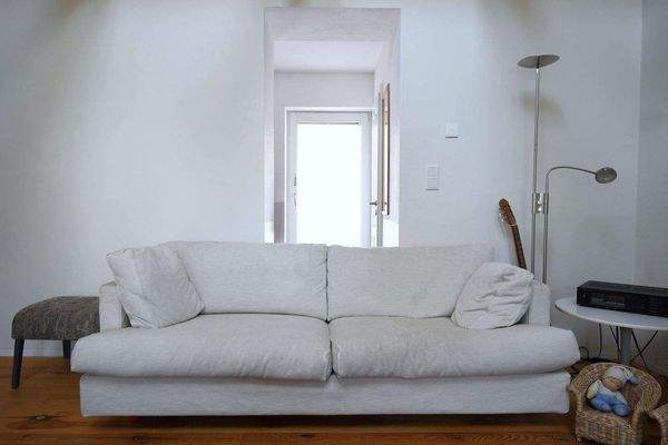 Blick in den Eingangsbereich vom Wohnzimmer