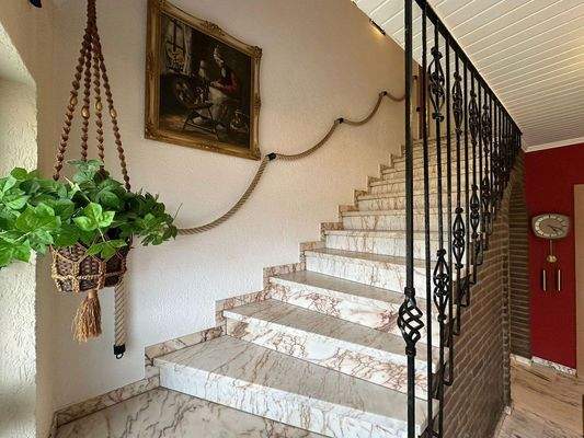 Haupthaus Treppe ins 1. OG