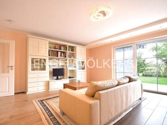 Wohnbereich im EG mit Austritt auf die...