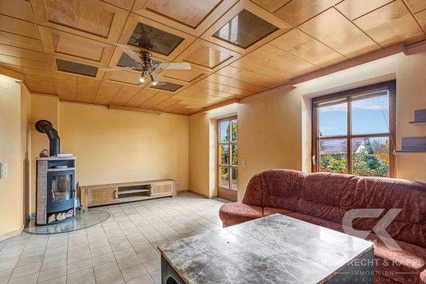 Wohnzimmer Kachelofen