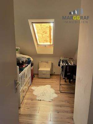 Schlafzimmer DG links