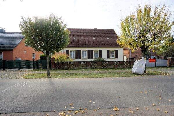 Haus Straßenseite (3).jpg