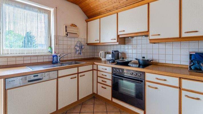 Küche mit Einbauküche