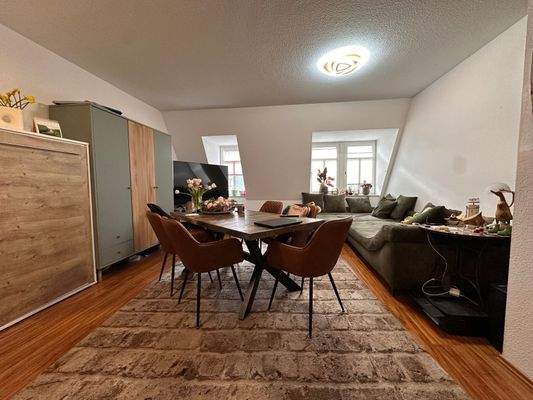 Wohnzimmer _persönliche Gegenstände mit KI entfernt