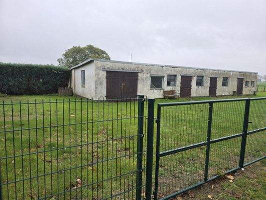 Stallgebäude-mit-Garage