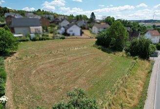 Baugrundstück mit Altbestand