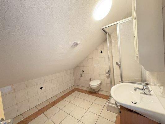 Bad im Dachgeschoss - Einliegerwohnung