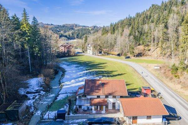 Aussenbereich mit Lage am Wald, Bach und Wiese