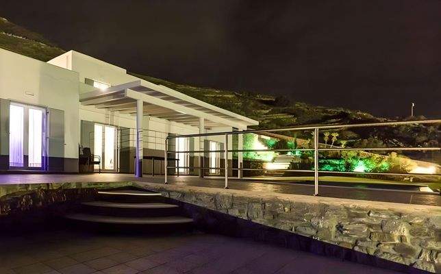 Elegante Villa mit atemberaubender Aussicht in Par